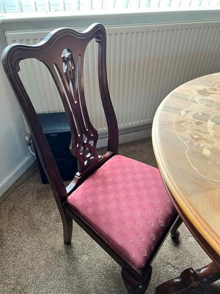 Photo of free extendable table and 4 chairs (OL7 Ashton) #3