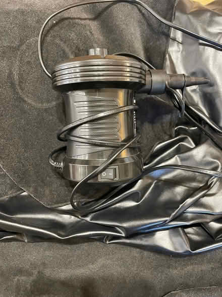 Photo of free Blow up single mattress (Dean EH4) #2