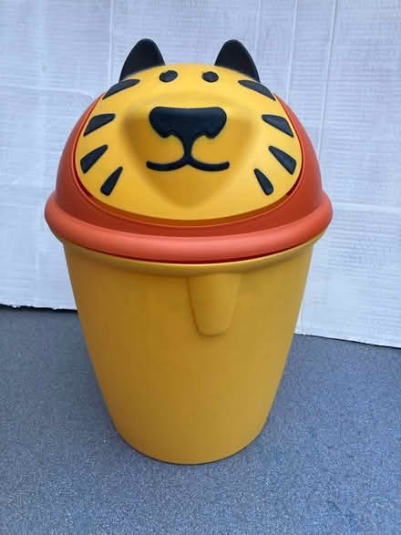 Photo of free Waste paper bin (Motspur Park KT3) #1