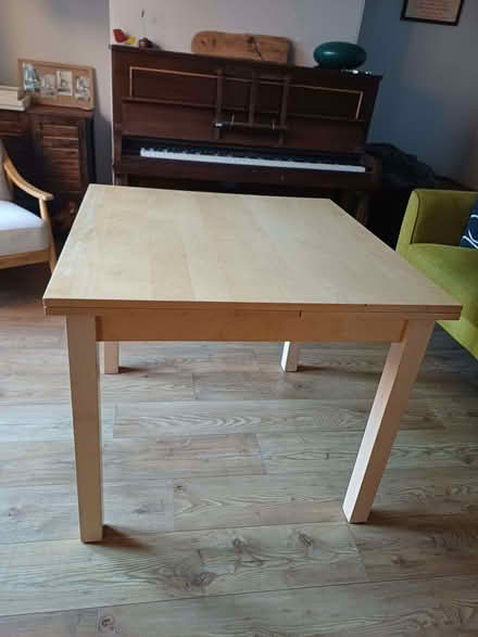 Photo of free Extendable dining table. (AB15) #2