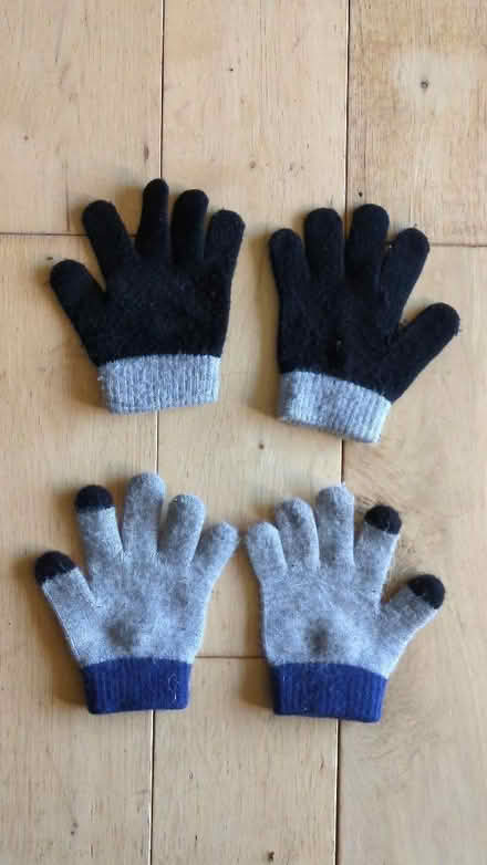 Photo of free Kids Gloves ~3-5 (Balerno EH14) #1