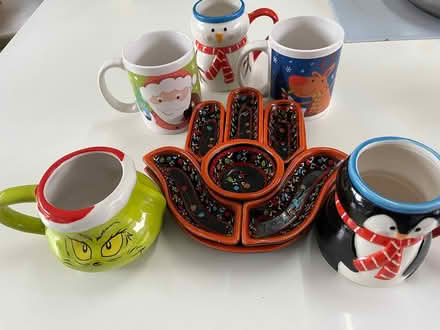 Photo of free 5 Xmas mugs + serving bowls (Twickenham TW1) #1