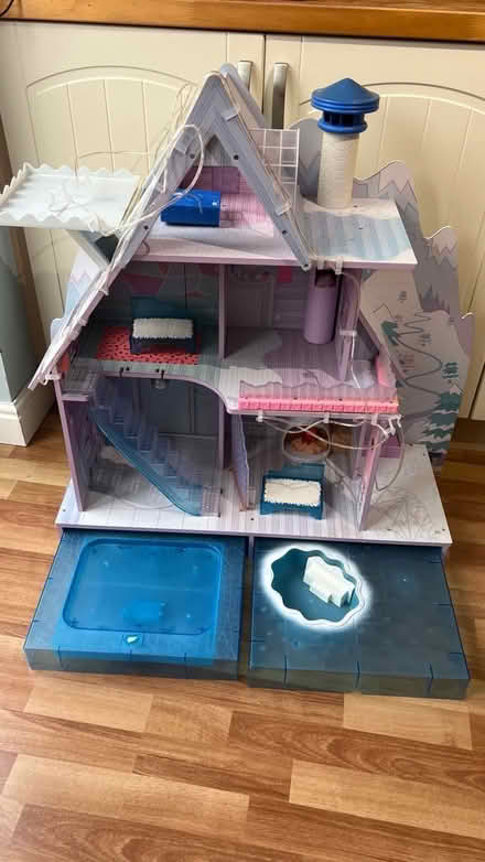 Photo of free LOL Dolls house (CV34 Warwick gates) #1
