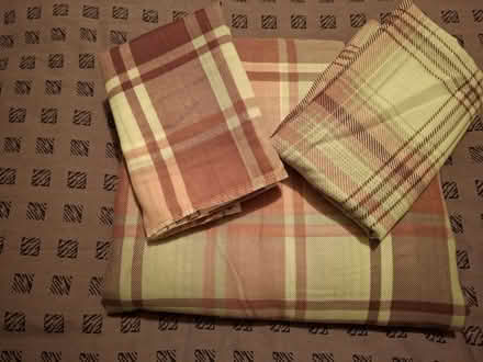 Photo of free King size reversible duvet cover with 2 pillows. (Northway GL20) #1