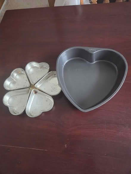 Photo of free Baking pans (Burton, Mi) #1