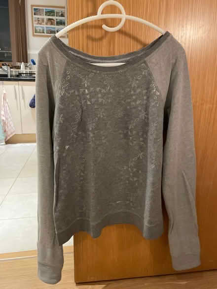 Photo of free 2 teenaged girls jumpers (Elephant and castle SE1) #1