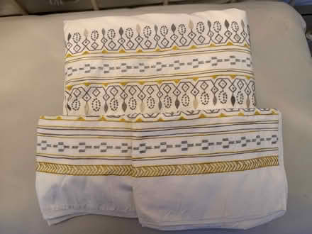 Photo of free King size duvet cover/pillow cases (Windsor SL4) #1