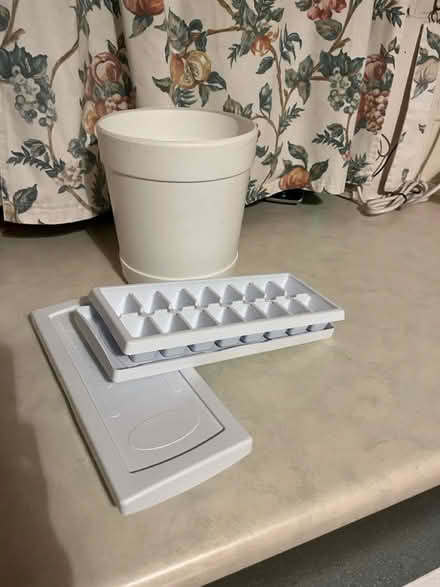 Photo of free Ice cube trays and waste bin (Helensburgh West) #1