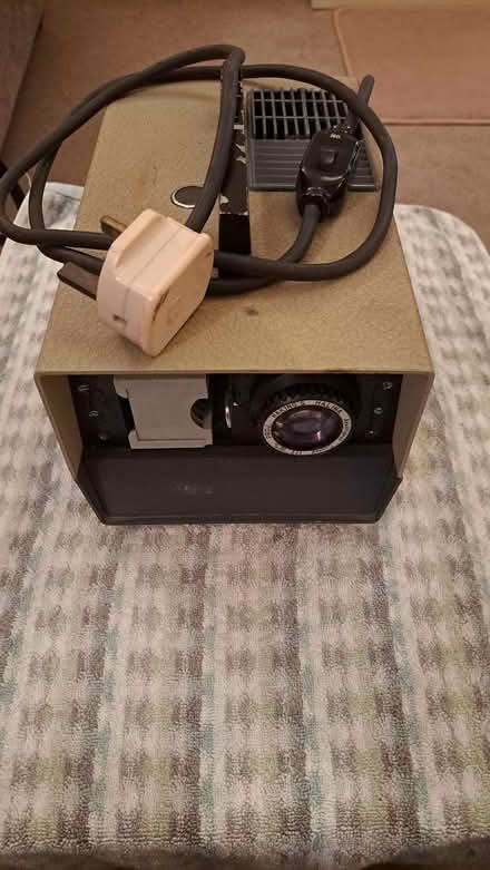 Photo of free Vintage Halinamat slide projector (Littlehaven) #1