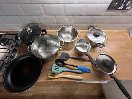 Photo of free Various pans and kitchen stuff (Orpington BR6) #1