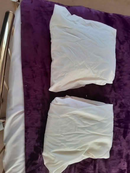 Photo of free 2 single fitted bed sheets (Solihull B91) #1