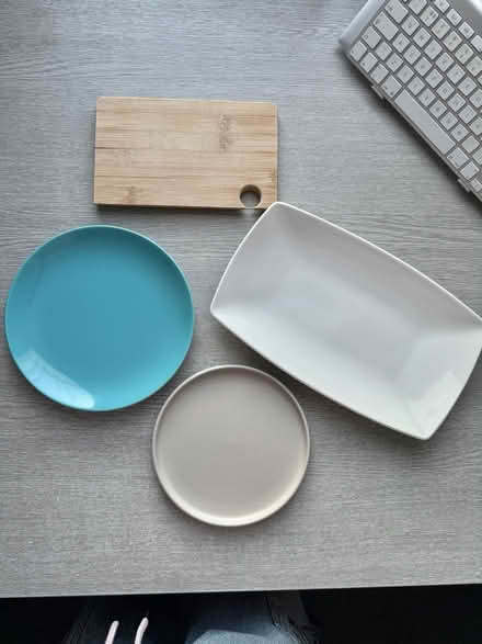 Photo of free kitchen plates + cutting board (turnpike lane N15) #1