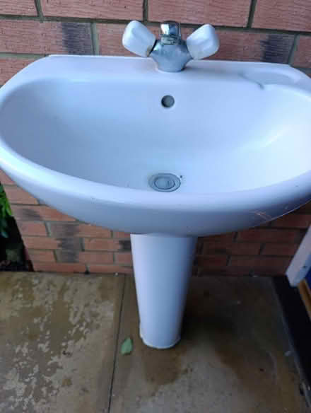 Photo of free Sink and Pedestal (CO12) #1