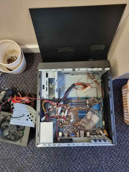 Photo of free Electrical stuff (SE20) #1