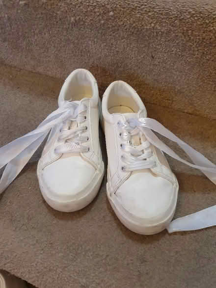 Photo of free White occasion trainers. Kids size 11 (Bruntsfield EH10) #1