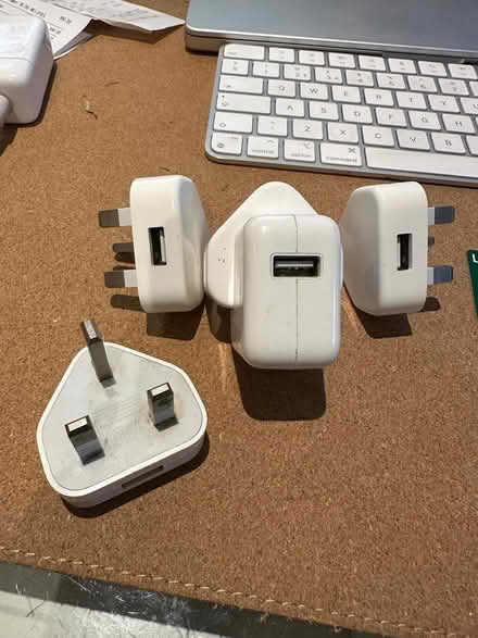 Photo of free USB plugs (Bowerchalke SP5) #1