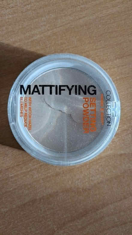 Photo of free Primed and Ready Invisible/MATTIFIYING Setting Powder (Crookesmoor S10) #1