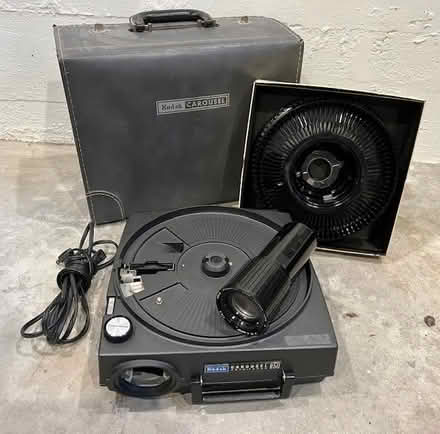 Photo of free Kodak Carousel 850 Projector (Wedgwood) #2
