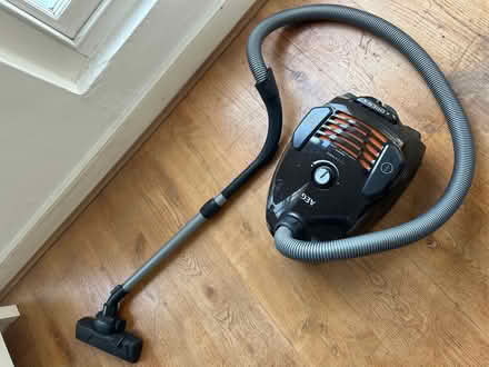 Photo of free AEG vacuum cleaner/hoover (Haggerston E2) #3