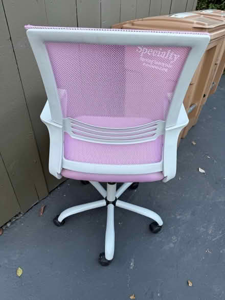 Photo of free Rolling adjustable office chair (Valencia Avenue, Sunnyvale) #3