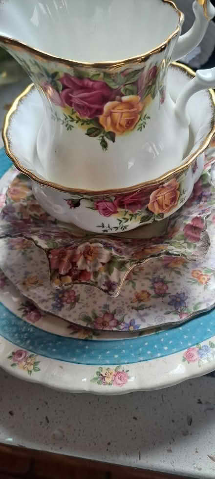 Photo of free 5 pieces chipped decorated vintage China for crafting (Churchgate EN8) #1
