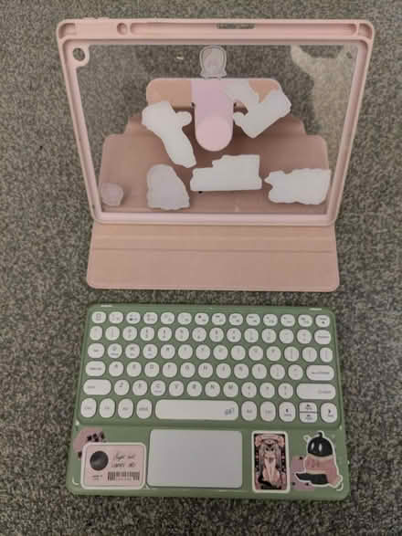Photo of free iPad Case and Keyboard (BN8) #1