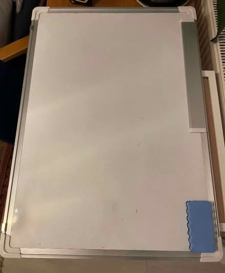 Photo of free Medium sized magnetic whiteboard (Al7 3ux) #1