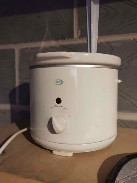Photo of free 1.5l slow cooker (broken handle) (Pudsey LS28) #1