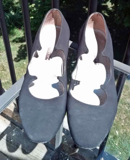 Photo of free size 8.5 ladies shoes, need fixing (Britannia) #1