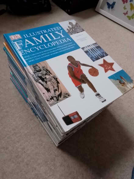 Photo of free Family encyclopedia (Jennyfield HG3) #1