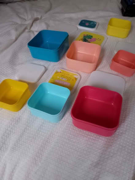 Photo of free Plastic containers with lids (Jennyfield HG3) #1