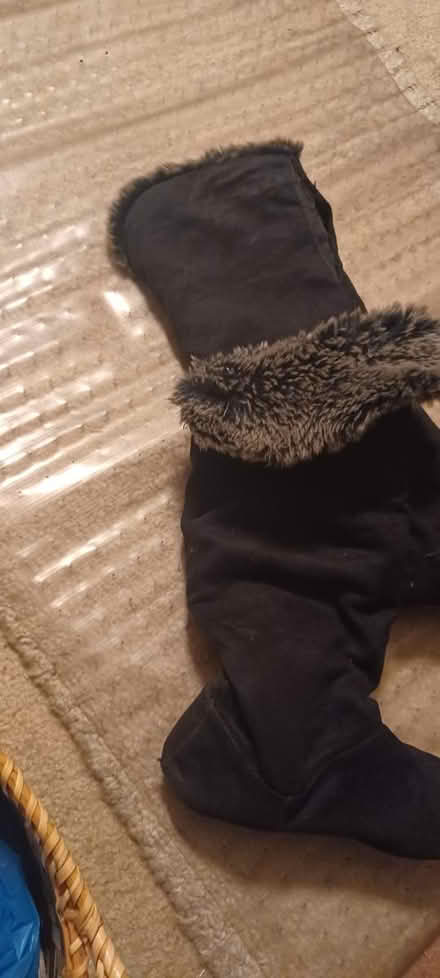Photo of free Fur boots, size 8.5 (Northern va) #2