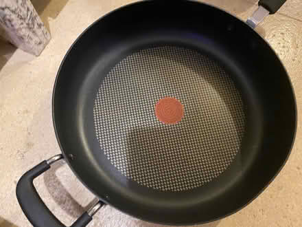 Photo of free Non stick cooking frying pan (AL4, St albans) #3