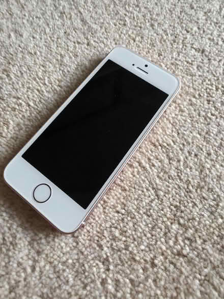 Photo of free iPhone SE (Godmanchester PE29) #1