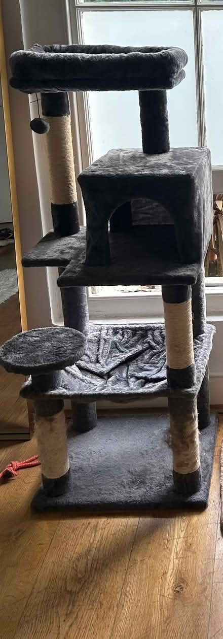 Photo of free Cat tree/scratching post (Haggerston E2) #1