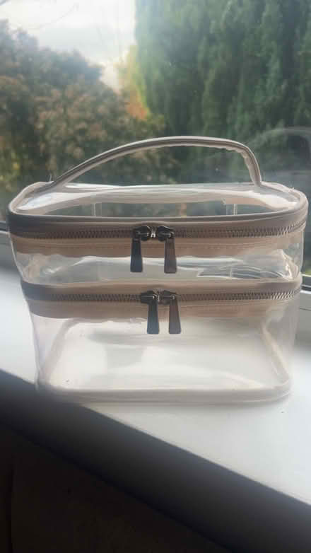 Photo of free Make up case (Coulsdon town station) #1