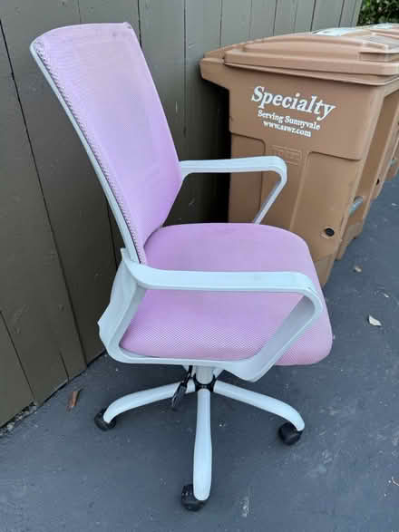 Photo of free Rolling adjustable office chair (Valencia Avenue, Sunnyvale) #2