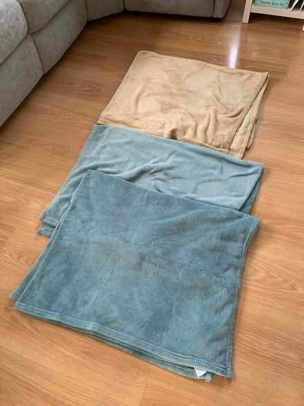 Photo of free 3 throws (Crawley RH10) #1