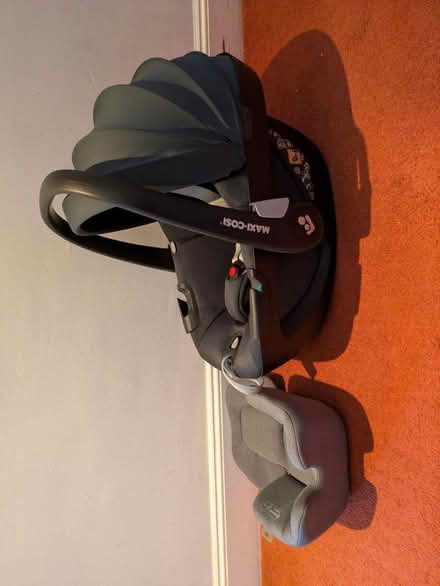 Photo of free MaxiCosi 360 Pebble/Pearl car seats (HP22 Halton Camp) #2
