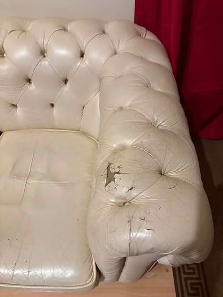 Photo of free 3.seater leather chesterfield sofa (Dagenham RM9) #2