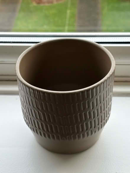 Photo of free Ceramic plant pot (W7) #1