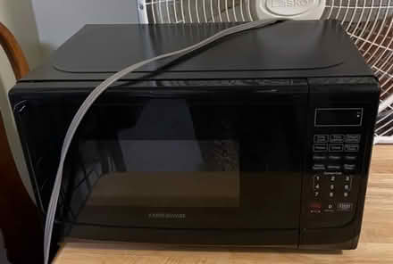 Photo of free Small microwave (Lower Manhattan) #2