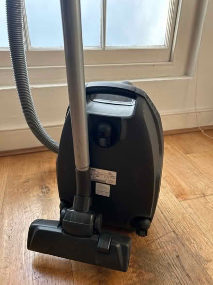 Photo of free AEG vacuum cleaner/hoover (Haggerston E2) #2
