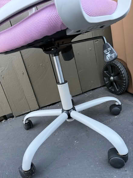 Photo of free Rolling adjustable office chair (Valencia Avenue, Sunnyvale) #4