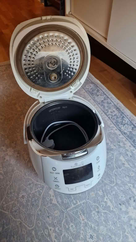 Photo of free Sakura Advanced Fuzzy Logic Ceramic Rice Cooker (Walworth SE17) #3