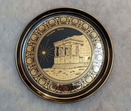 Photo of free Decorative Plates & Urn (Bushey Heath WD23) #1