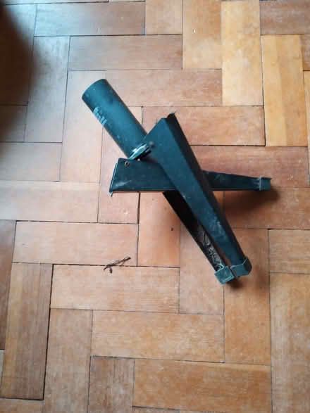 Photo of free Xmas tree holder (Poets MK40) #2