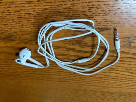 Photo of free Mobile phone headphones (Tolworth KT6) #1