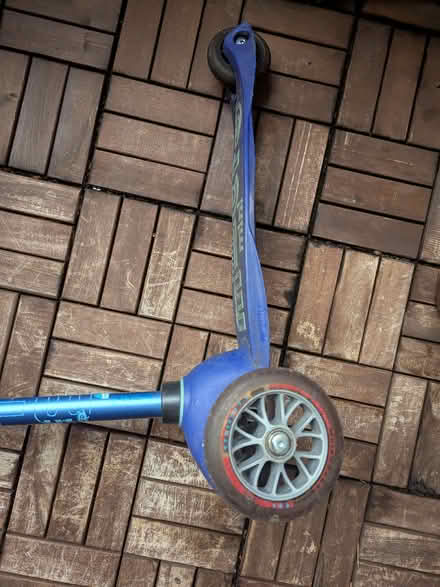 Photo of free Mini Micro Scooter with missing brake (West Kensington W14) #3