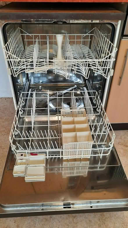 Photo of free hero dishwasher not yet for Vahalla (Wrexham LL13) #2